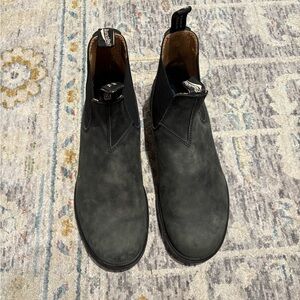 Black Blundstone Chelsea Boots